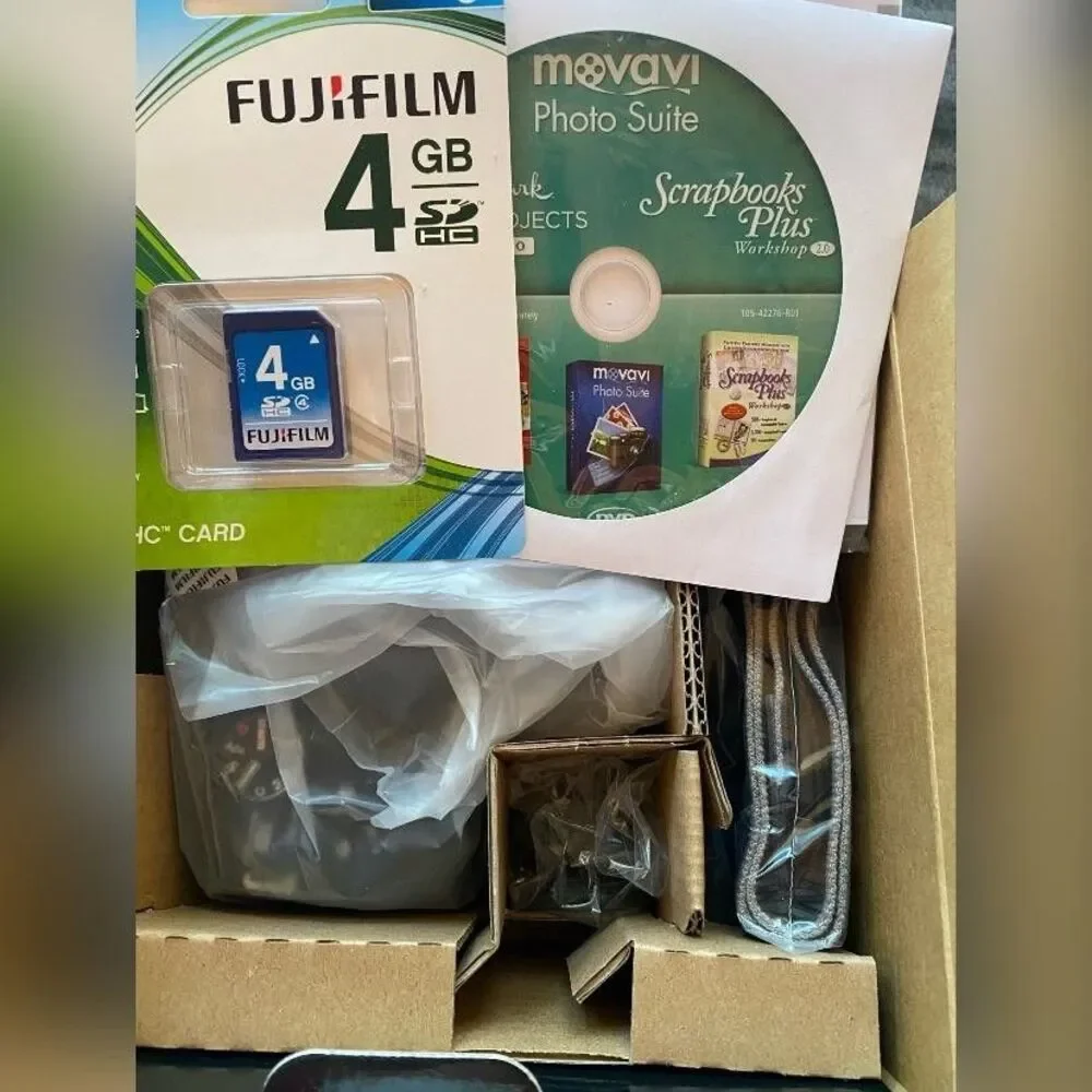New Fujifilm FinePix SL1000 16MP Digital Camera 50x Zoom Extras HDMI Video NIB